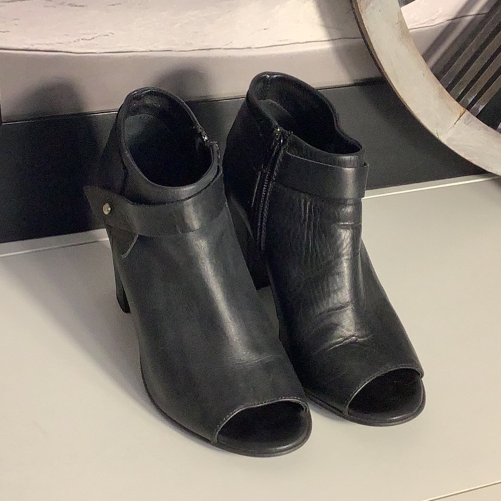 Steve Madden “Now” Black Leather Open Toe High Heel Zip Ankle Bootie Sz 7 - Picture 2 of 12